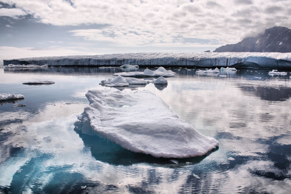 By Christine Zenino from Chicago, US - Greenland Ice, CC BY 2.0, https://commons.wikimedia.org/w/index.php?curid=24338654